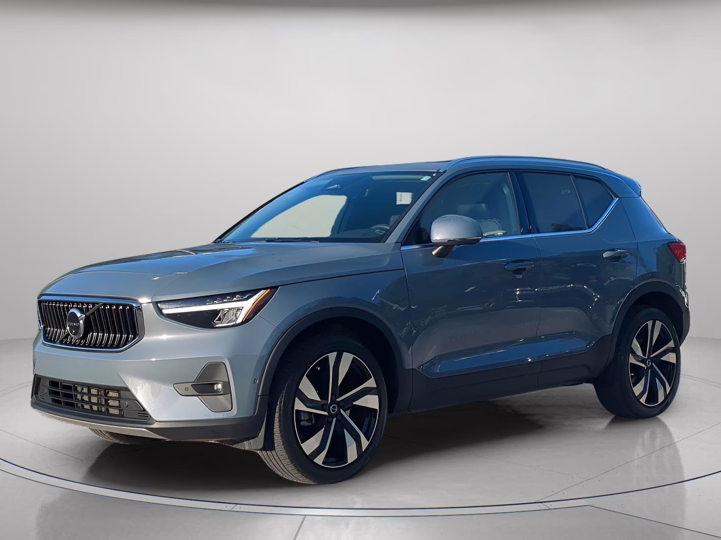 2023 Thunder Gray Metallic Volvo XC40 Plus Bright Theme AWD SUV