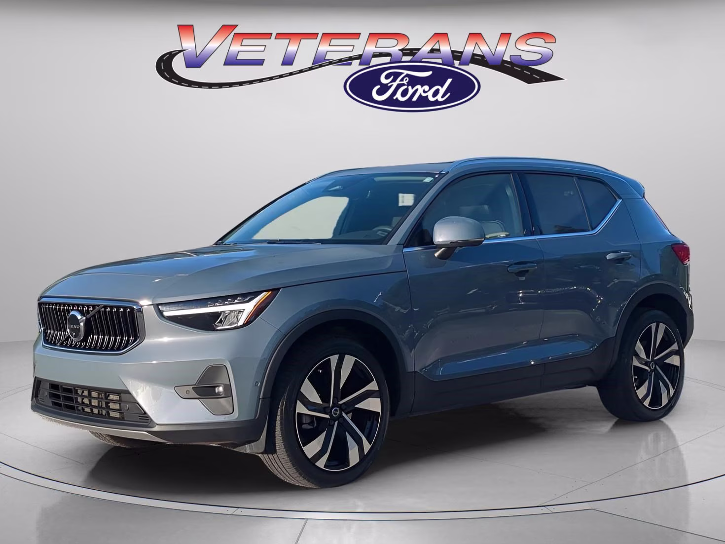 2023 Thunder Gray Metallic Volvo XC40 Plus Bright Theme AWD SUV