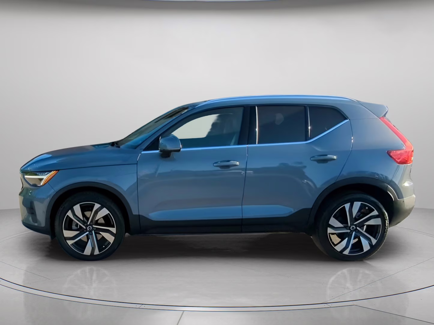 2023 Thunder Gray Metallic Volvo XC40 Plus Bright Theme AWD SUV