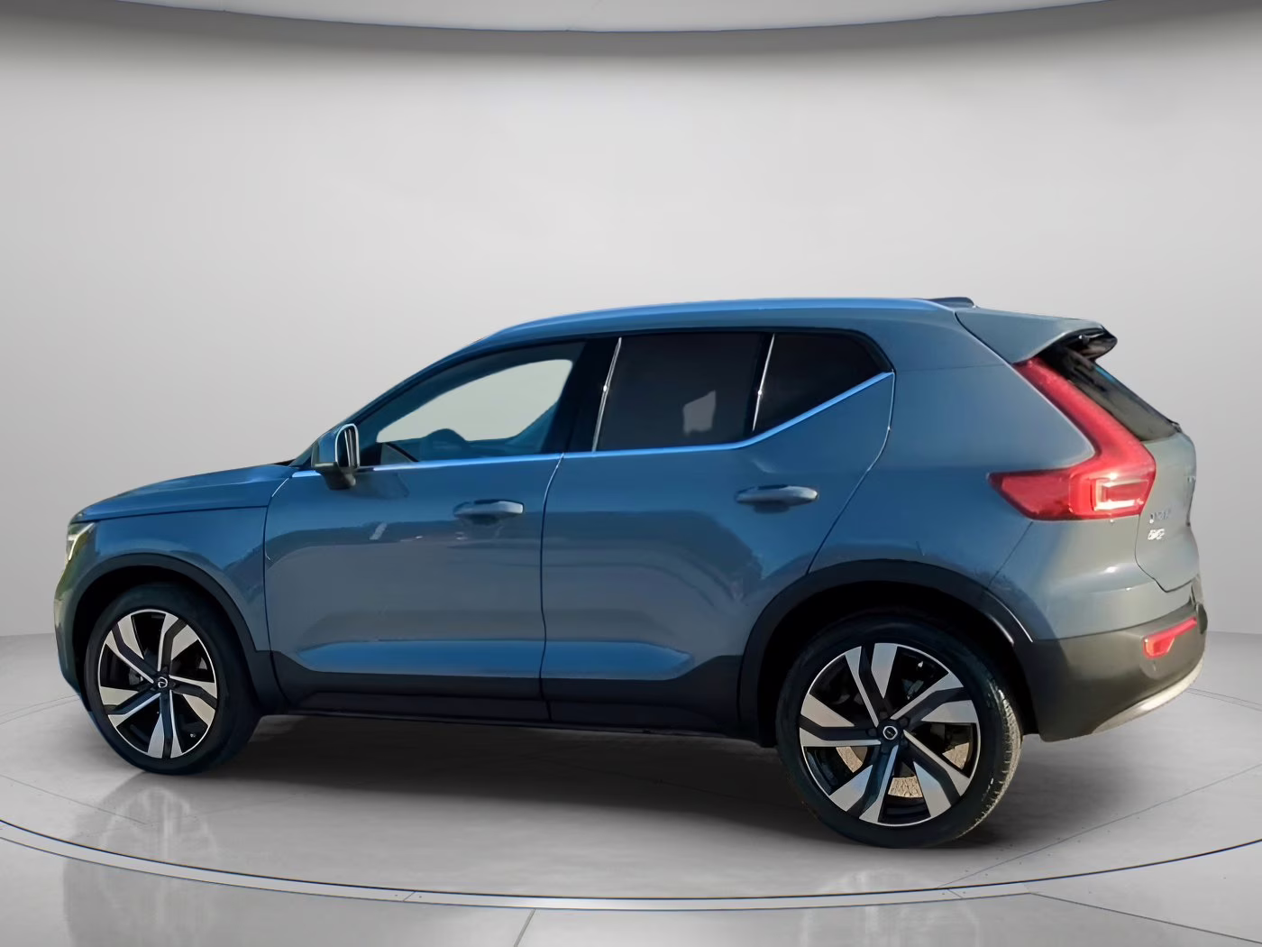 2023 Thunder Gray Metallic Volvo XC40 Plus Bright Theme AWD SUV