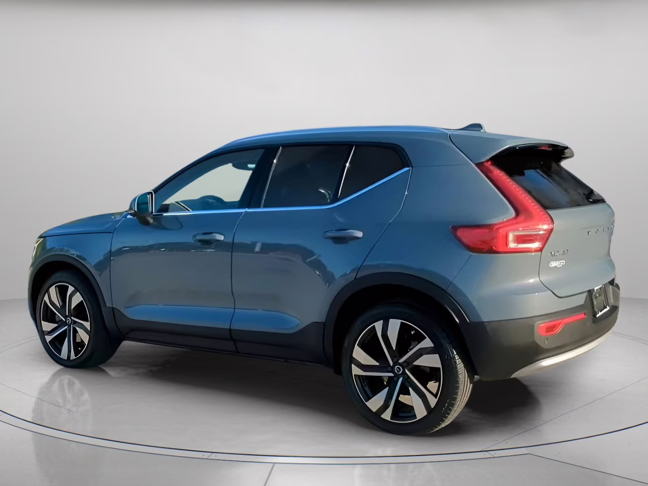 2023 Thunder Gray Metallic Volvo XC40 Plus Bright Theme AWD SUV