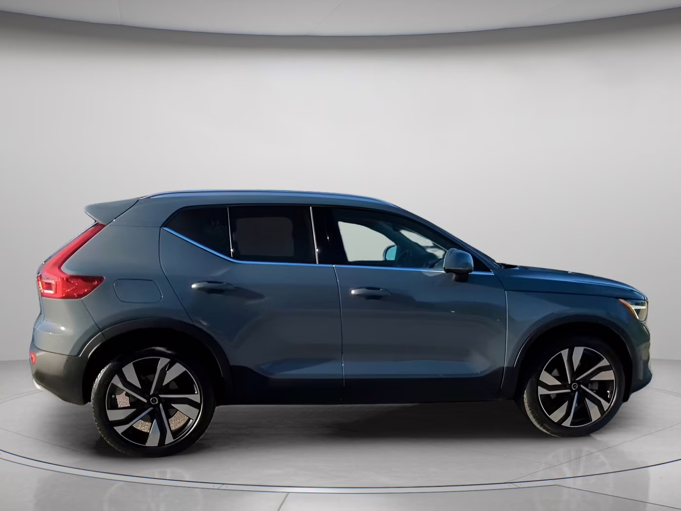 2023 Thunder Gray Metallic Volvo XC40 Plus Bright Theme AWD SUV