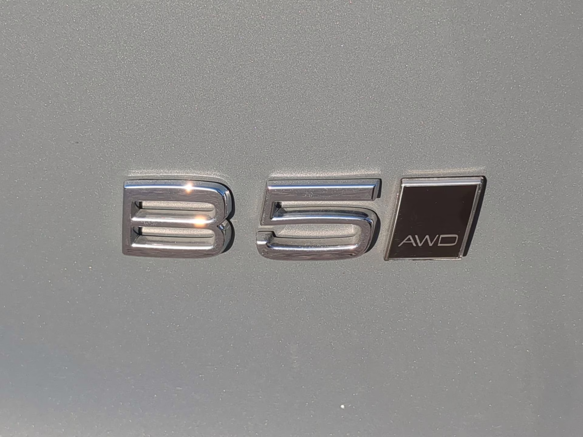 2023 Thunder Gray Metallic Volvo XC40 Plus Bright Theme AWD SUV