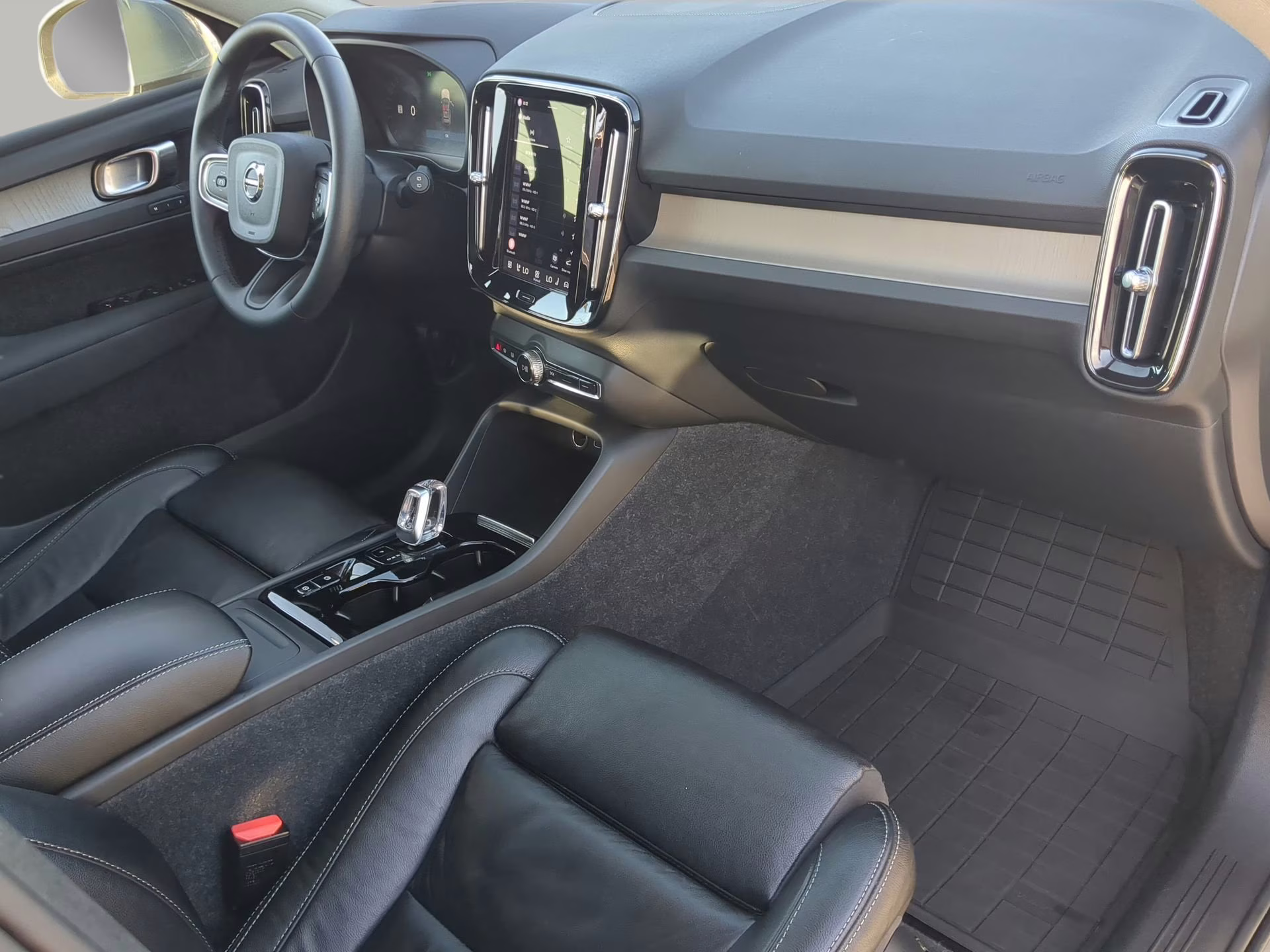 2023 Thunder Gray Metallic Volvo XC40 Plus Bright Theme AWD SUV