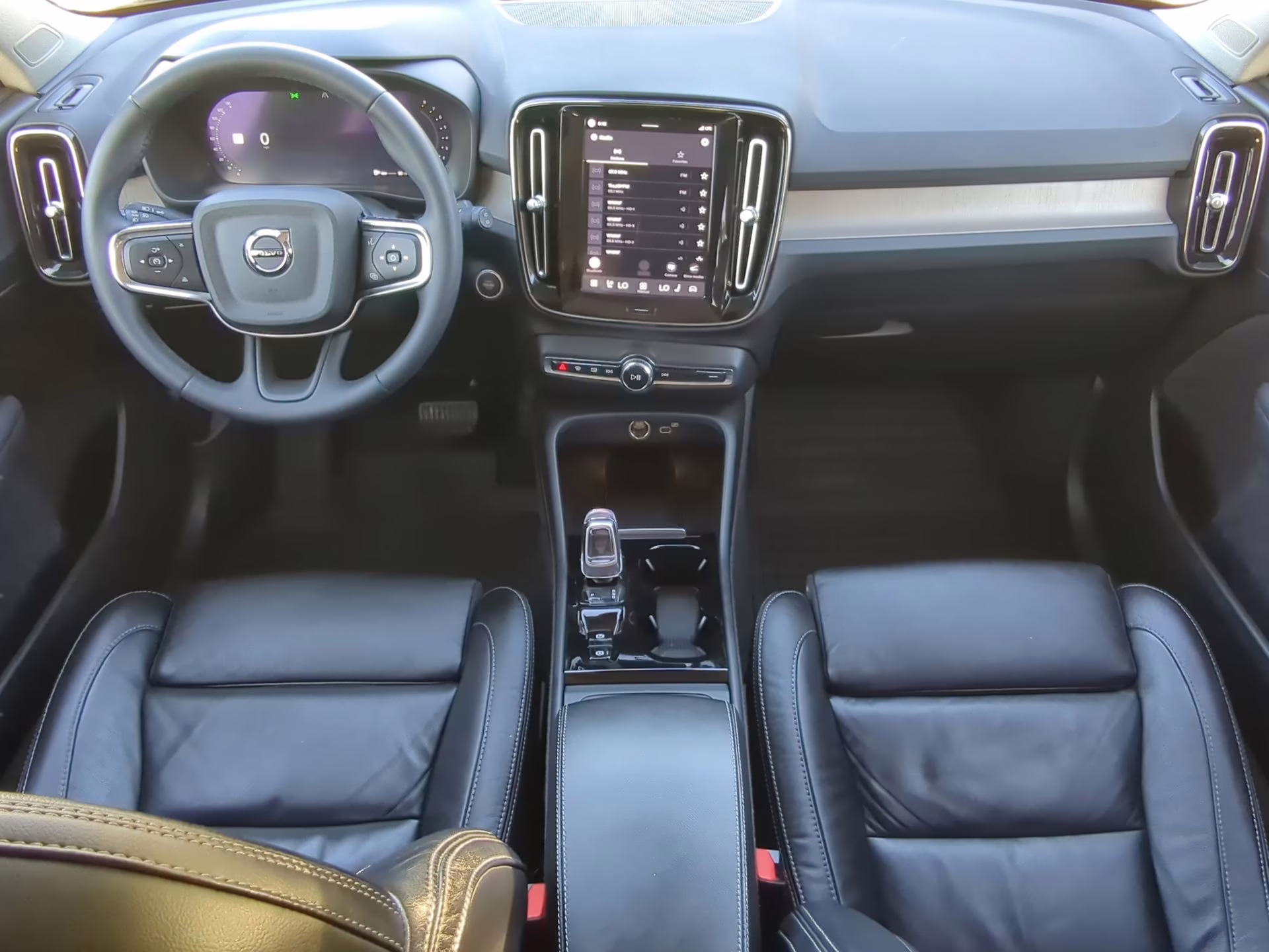 2023 Thunder Gray Metallic Volvo XC40 Plus Bright Theme AWD SUV