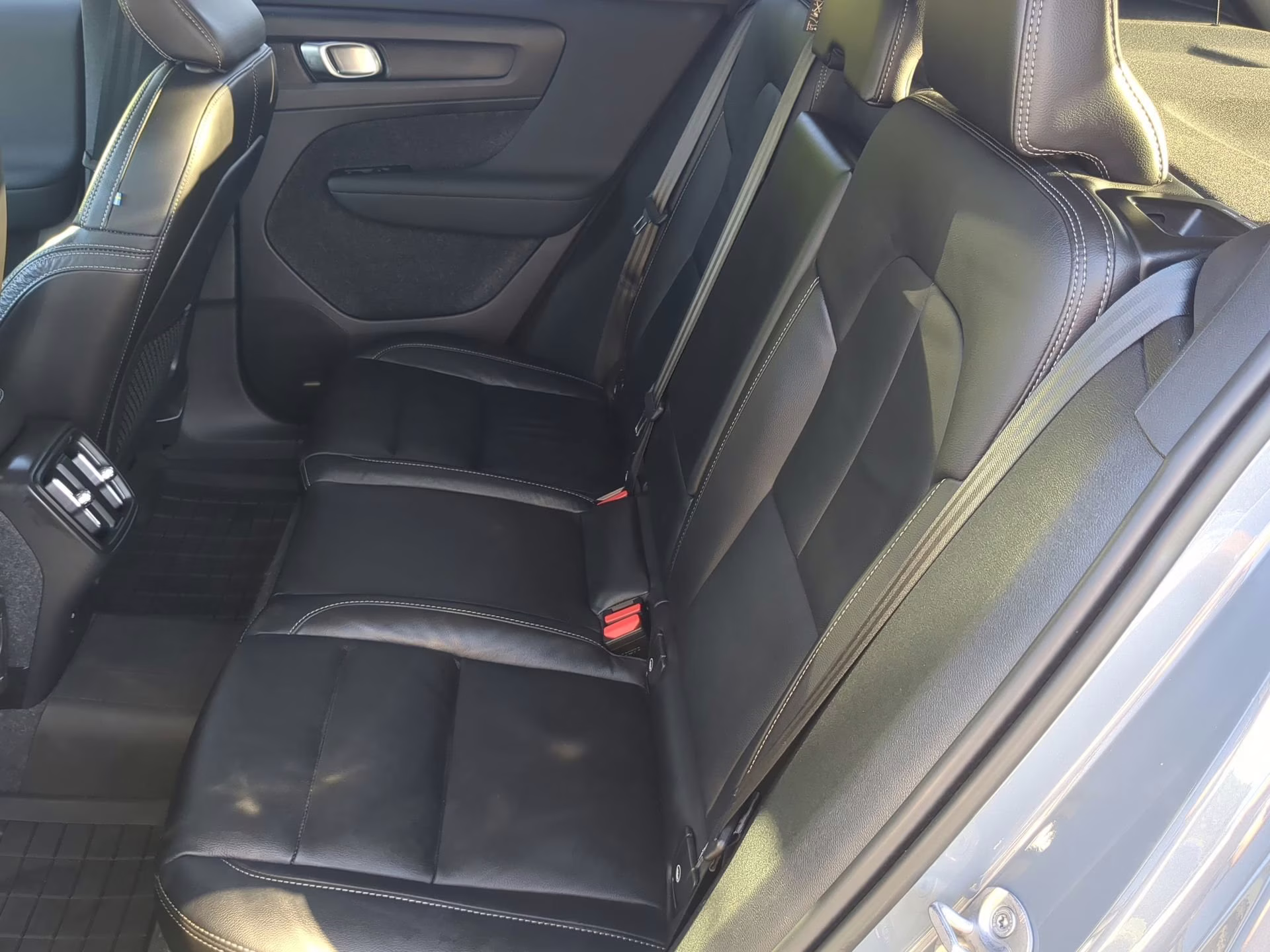 2023 Thunder Gray Metallic Volvo XC40 Plus Bright Theme AWD SUV