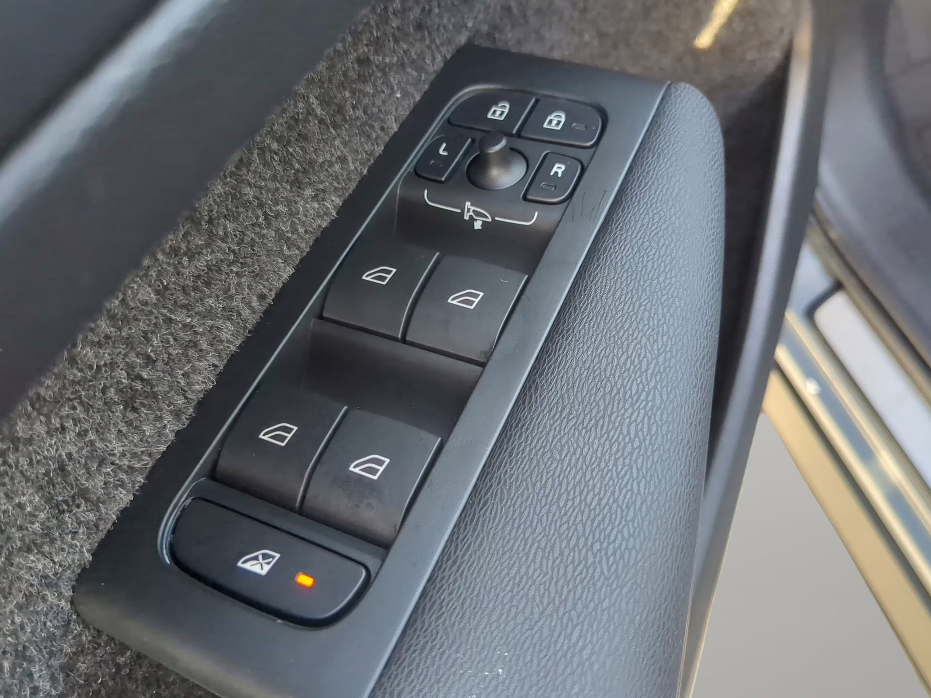 2023 Thunder Gray Metallic Volvo XC40 Plus Bright Theme AWD SUV