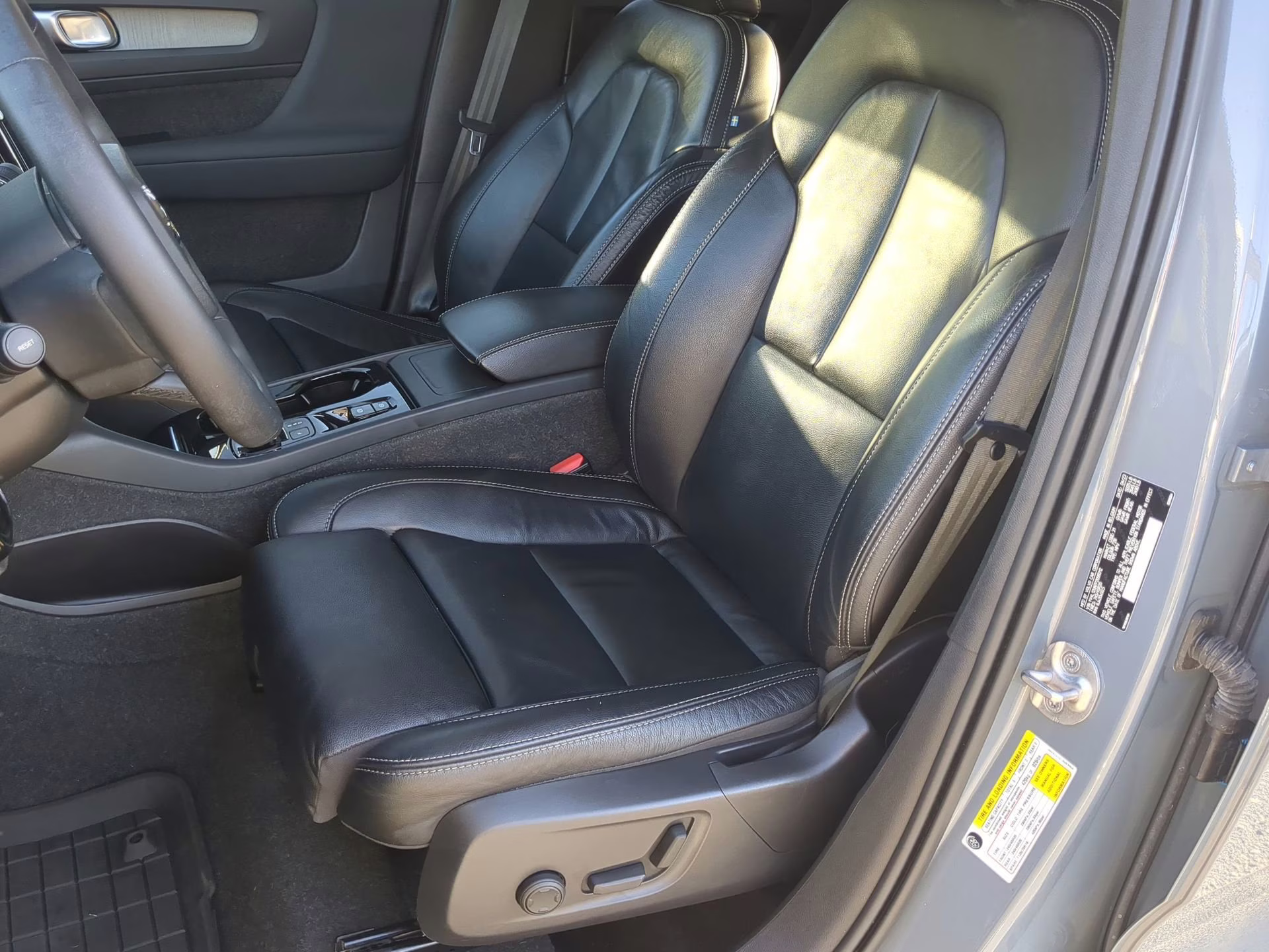 2023 Thunder Gray Metallic Volvo XC40 Plus Bright Theme AWD SUV