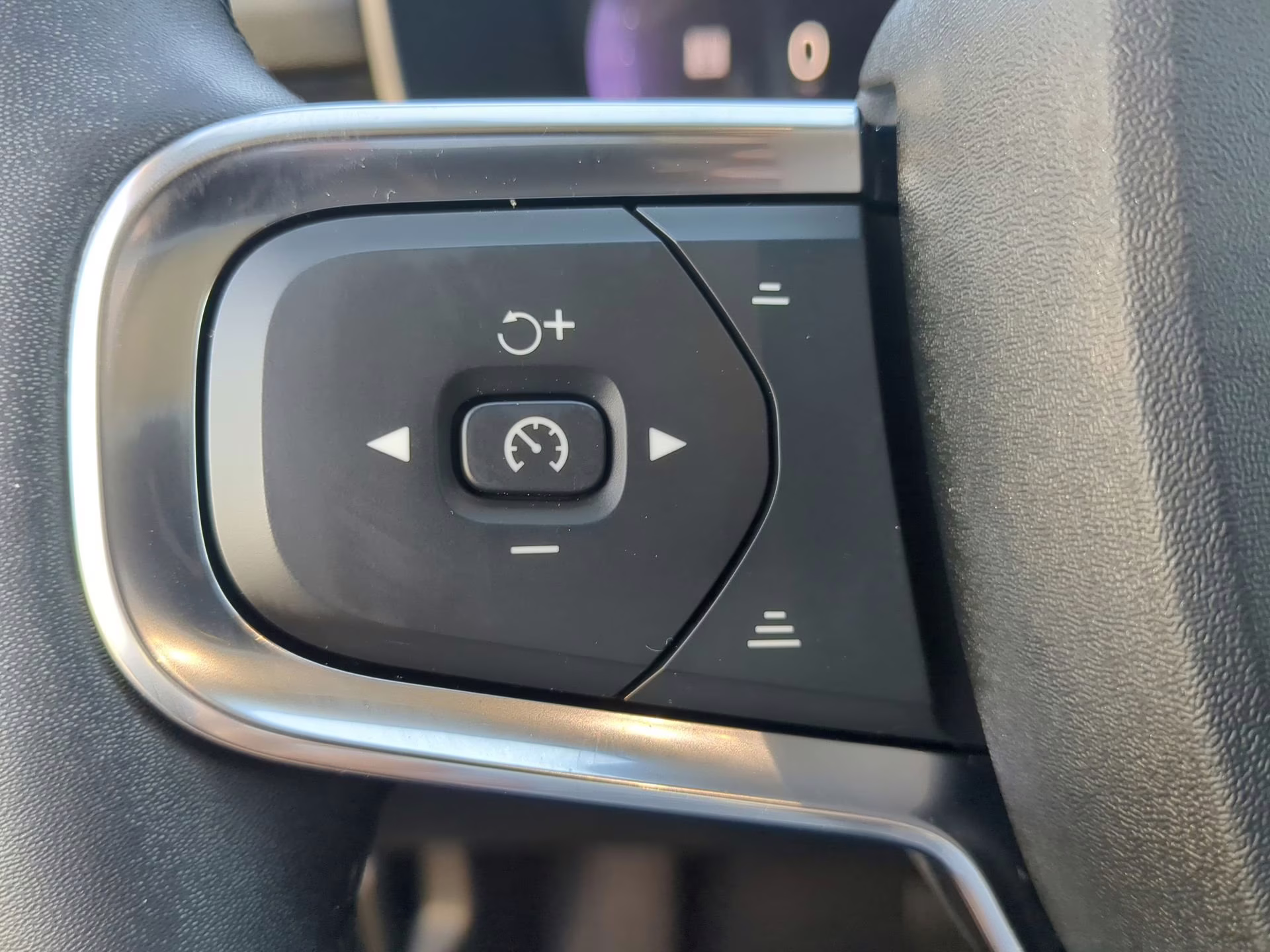 2023 Thunder Gray Metallic Volvo XC40 Plus Bright Theme AWD SUV
