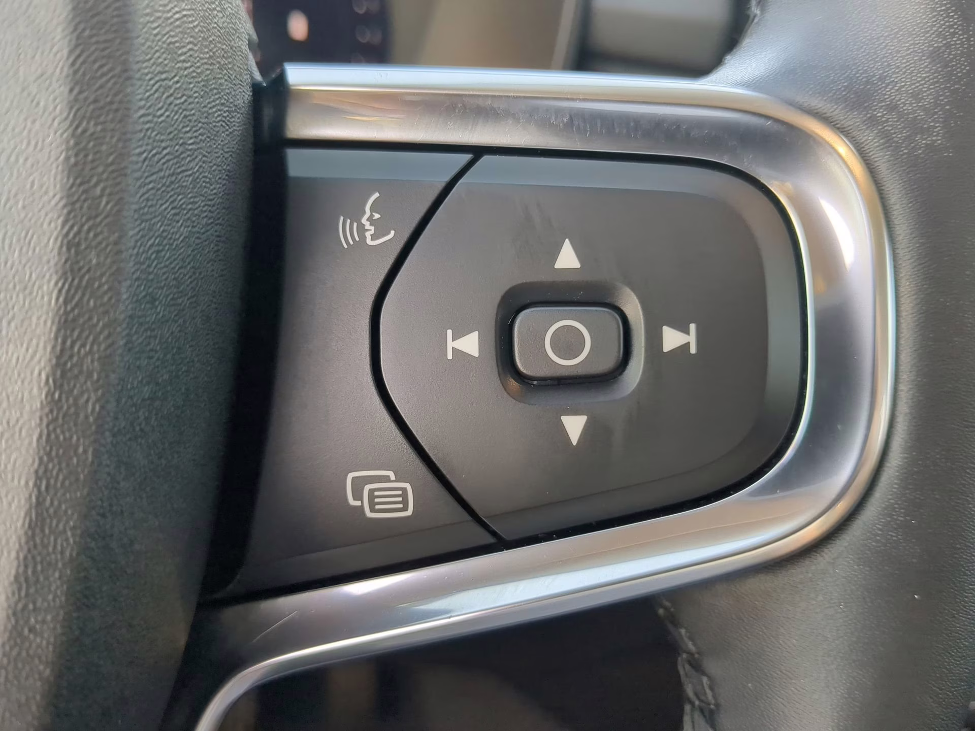 2023 Thunder Gray Metallic Volvo XC40 Plus Bright Theme AWD SUV