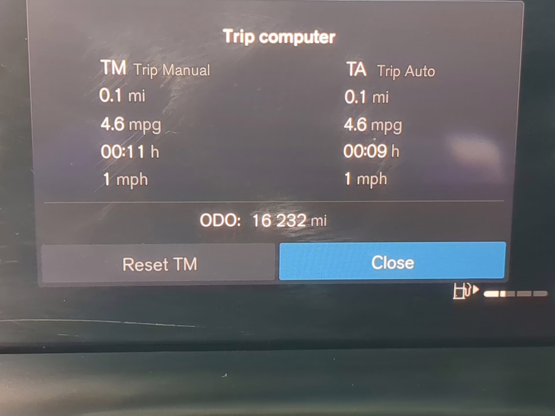 2023 Thunder Gray Metallic Volvo XC40 Plus Bright Theme AWD SUV