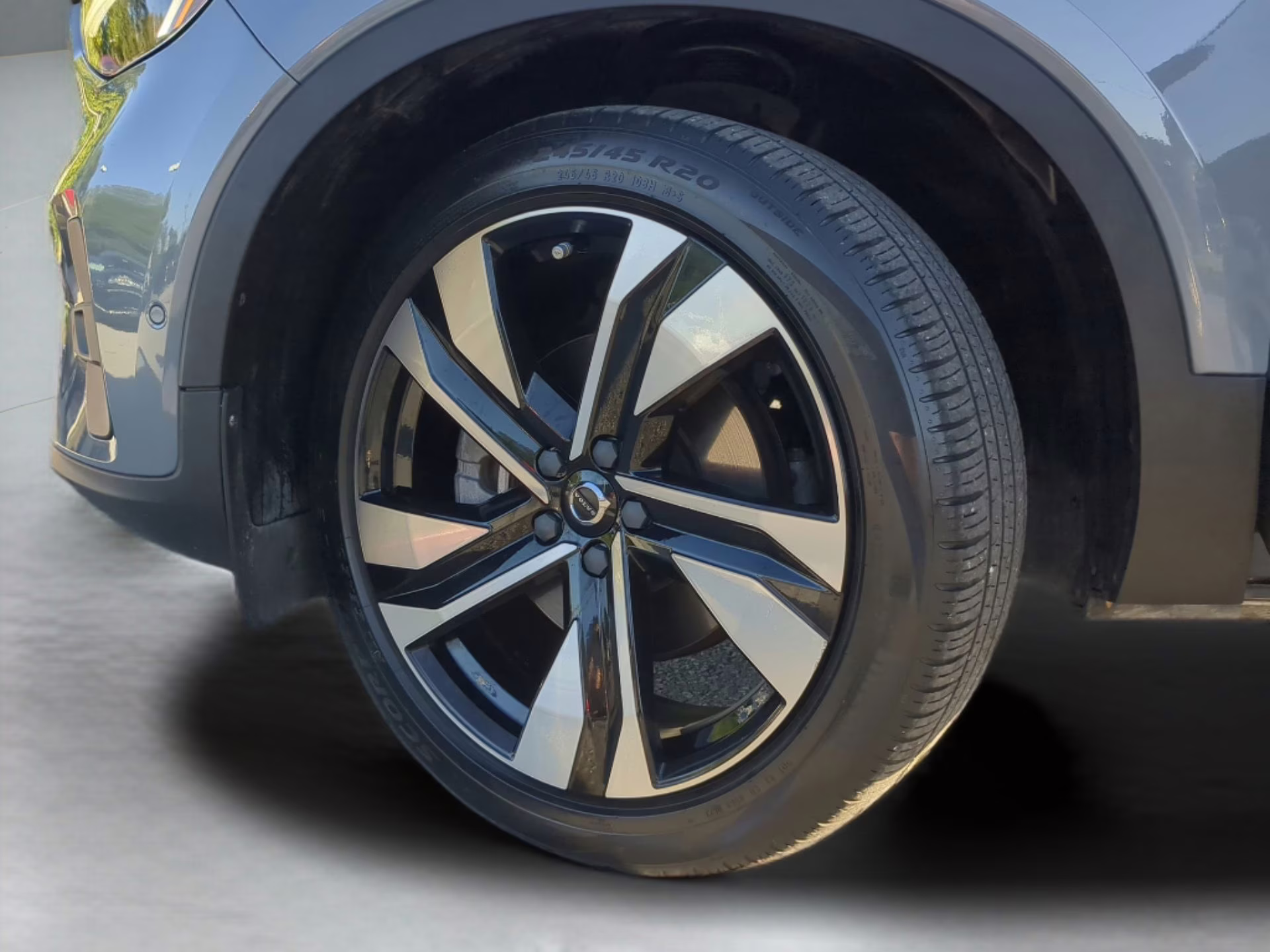2023 Thunder Gray Metallic Volvo XC40 Plus Bright Theme AWD SUV