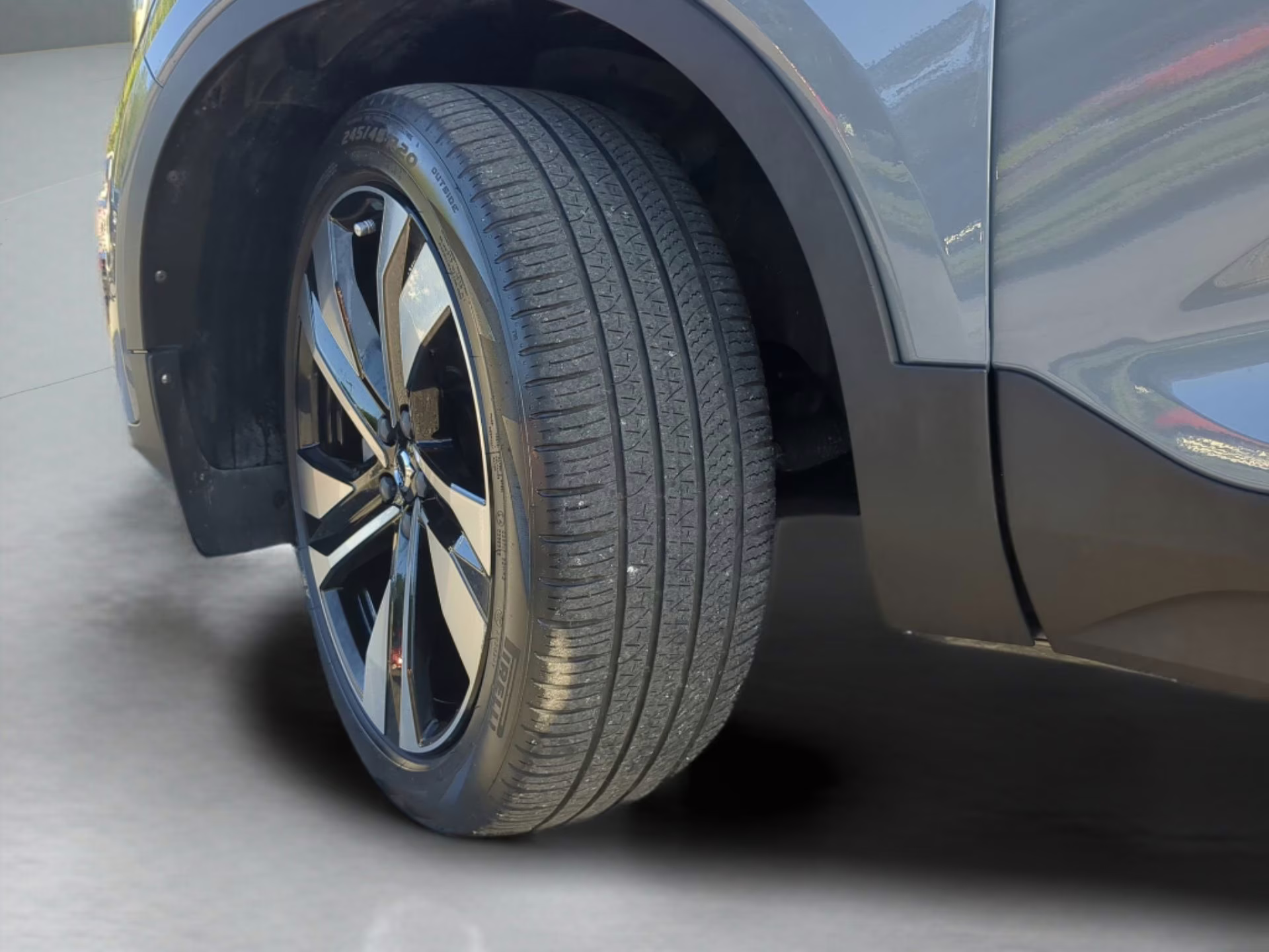 2023 Thunder Gray Metallic Volvo XC40 Plus Bright Theme AWD SUV