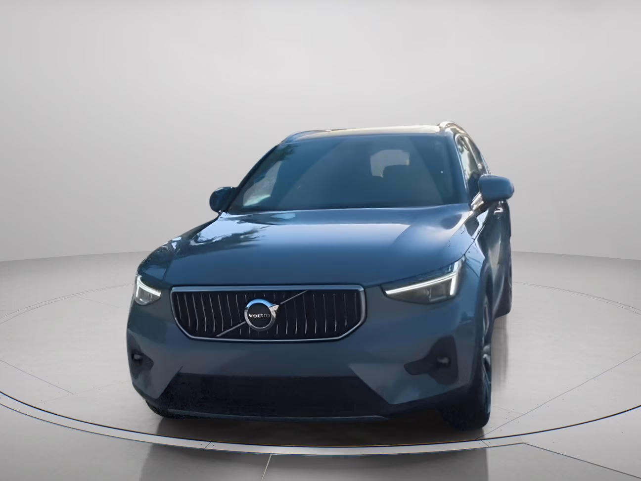 2023 Thunder Gray Metallic Volvo XC40 Plus Bright Theme AWD SUV