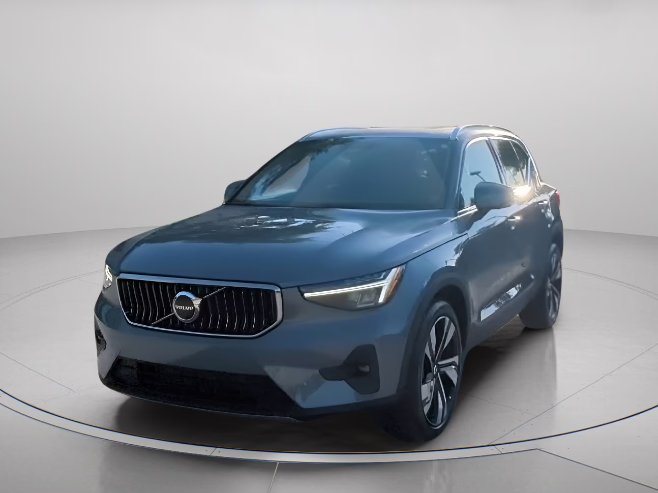 2023 Thunder Gray Metallic Volvo XC40 Plus Bright Theme AWD SUV