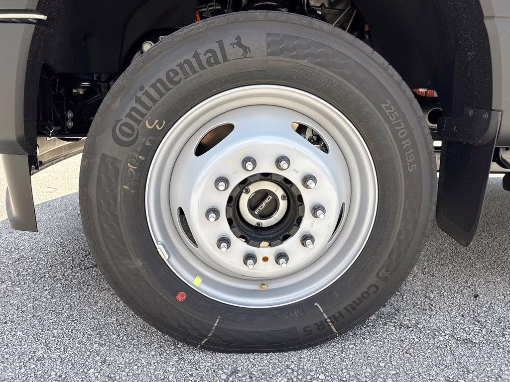 2026 Oxford White Ford Super Duty F-450 DRW 4X4 Chassis