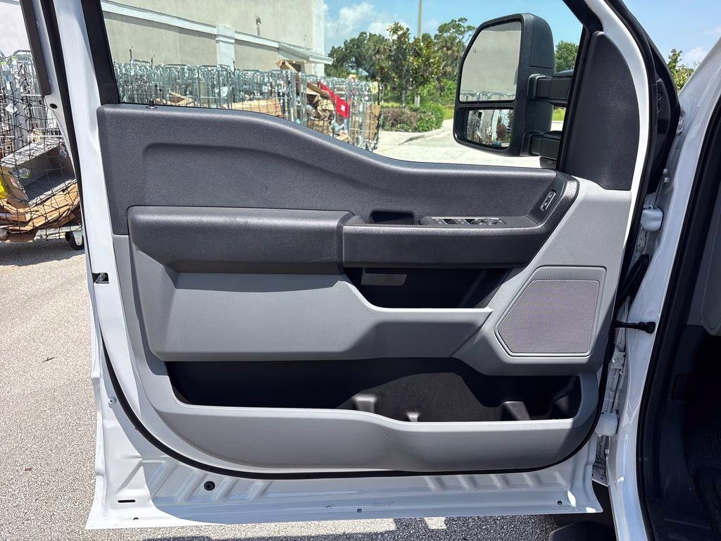 2026 Oxford White Ford Super Duty F-450 DRW 4X4 Chassis