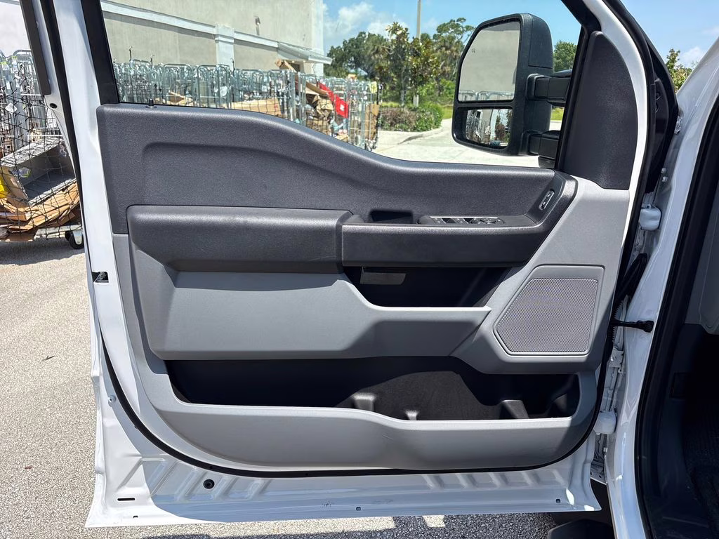 2026 Oxford White Ford Super Duty F-450 DRW 4X4 Chassis