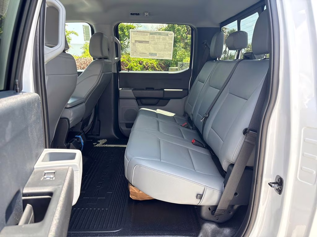 2026 Oxford White Ford Super Duty F-450 DRW 4X4 Chassis