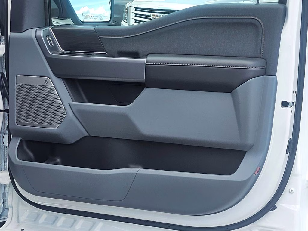 2026 Star White Metallic Tri-Coat Ford F-150 Lariat 4X4 Truck