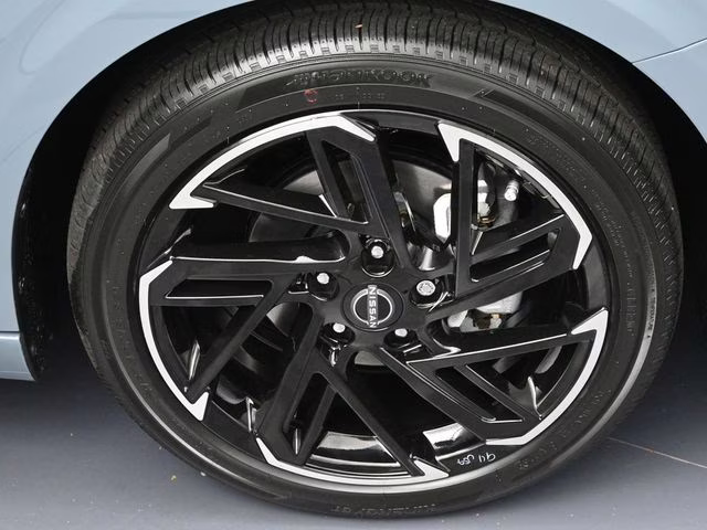 2026 Atlantic Gray/Super Black Nissan Sentra SR FWD Sedan