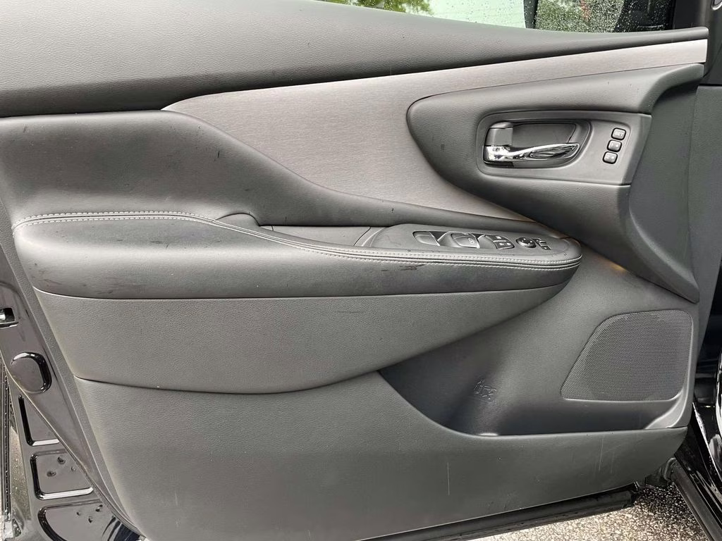 2024 Super Black Nissan Murano SL FWD SUV