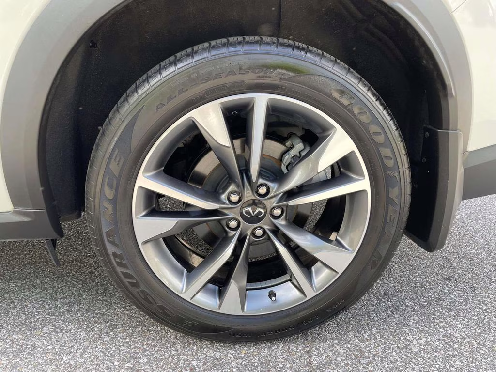 2023 Majestic White INFINITI QX60 LUXE FWD SUV