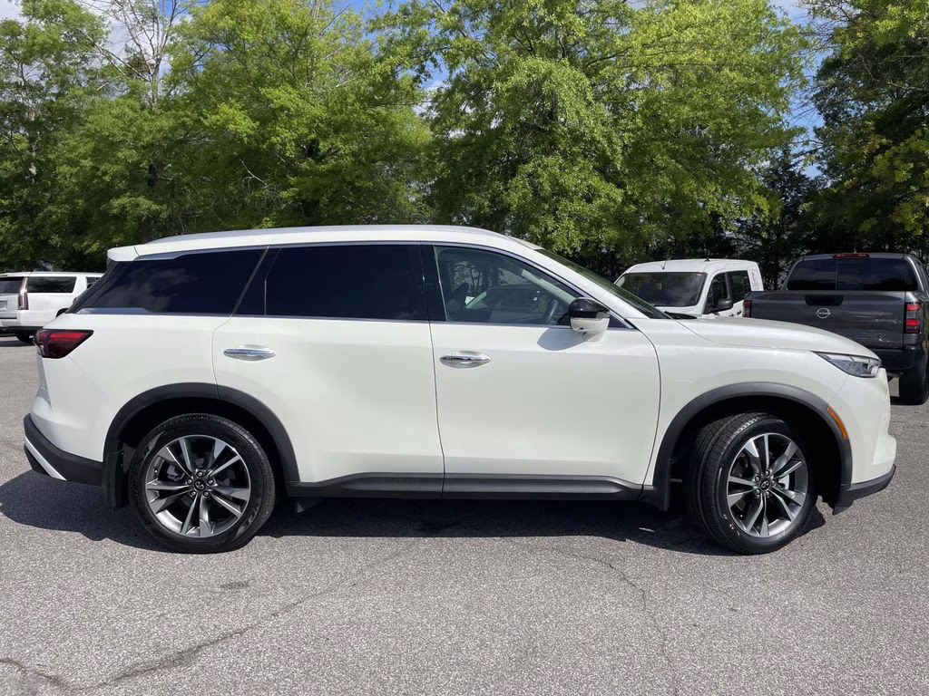 2023 Majestic White INFINITI QX60 LUXE FWD SUV