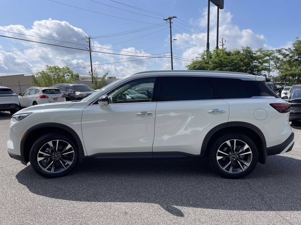 2023 Majestic White INFINITI QX60 LUXE FWD SUV