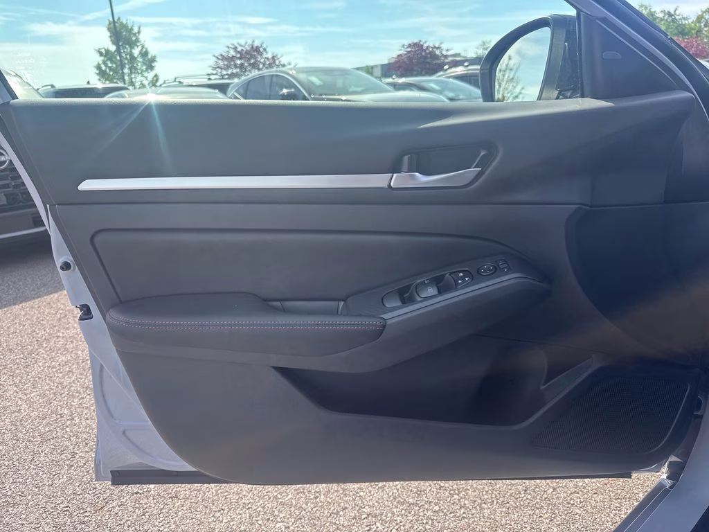2026 Gray Sky/Super Black Nissan Altima 2.5 SR FWD Sedan