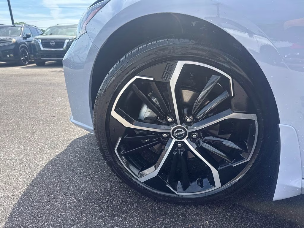 2026 Gray Sky/Super Black Nissan Altima 2.5 SR FWD Sedan