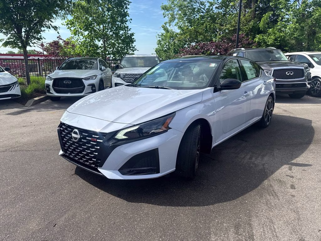 2026 Gray Sky/Super Black Nissan Altima 2.5 SR FWD Sedan