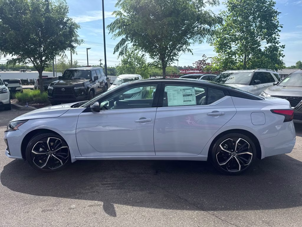 2026 Gray Sky/Super Black Nissan Altima 2.5 SR FWD Sedan