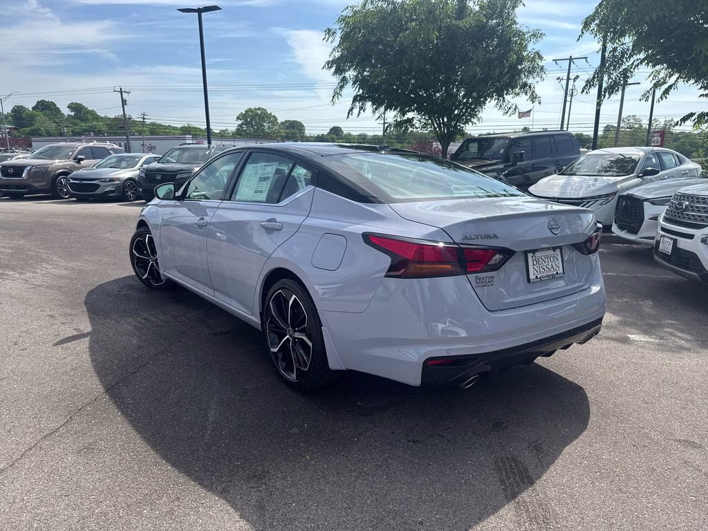 2026 Gray Sky/Super Black Nissan Altima 2.5 SR FWD Sedan