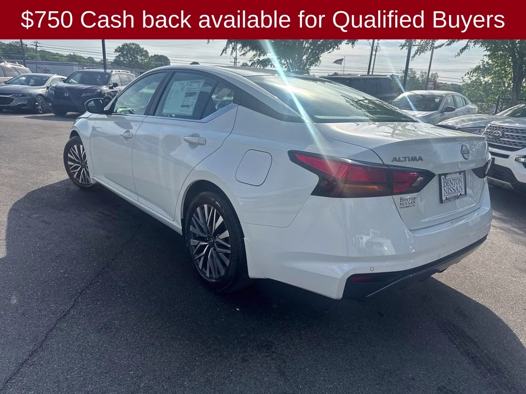 2026 Pearl White Tricoat Nissan Altima 2.5 SV FWD Sedan