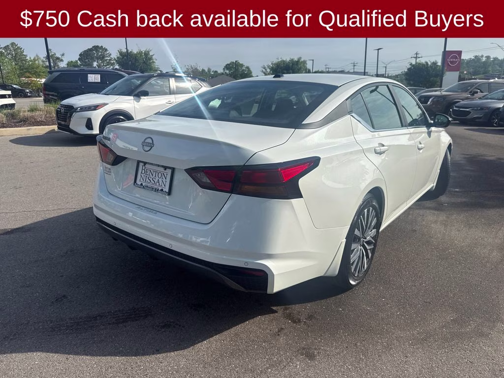 2026 Pearl White Tricoat Nissan Altima 2.5 SV FWD Sedan