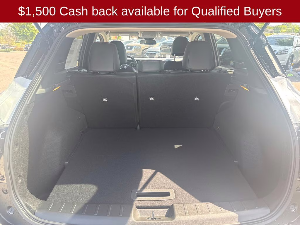 2026 Aspen White/Super Black Nissan Kicks SR FWD SUV