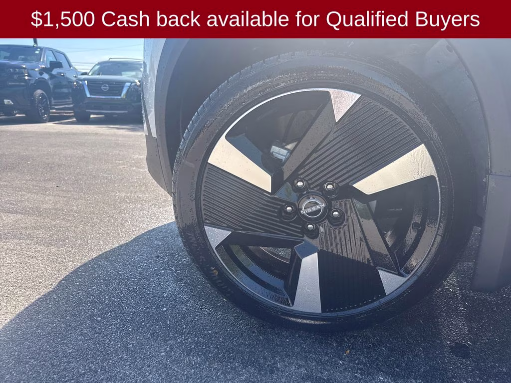 2026 Aspen White/Super Black Nissan Kicks SR FWD SUV