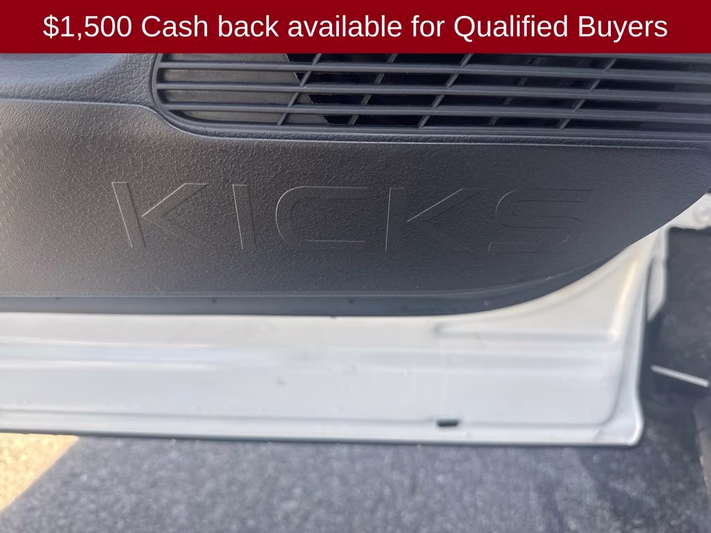2026 Aspen White/Super Black Nissan Kicks SR FWD SUV