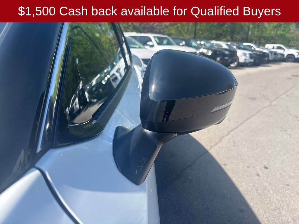 2026 Aspen White/Super Black Nissan Kicks SR FWD SUV