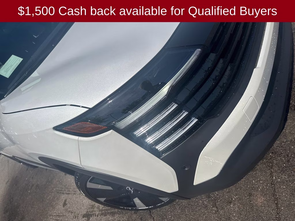 2026 Aspen White/Super Black Nissan Kicks SR FWD SUV