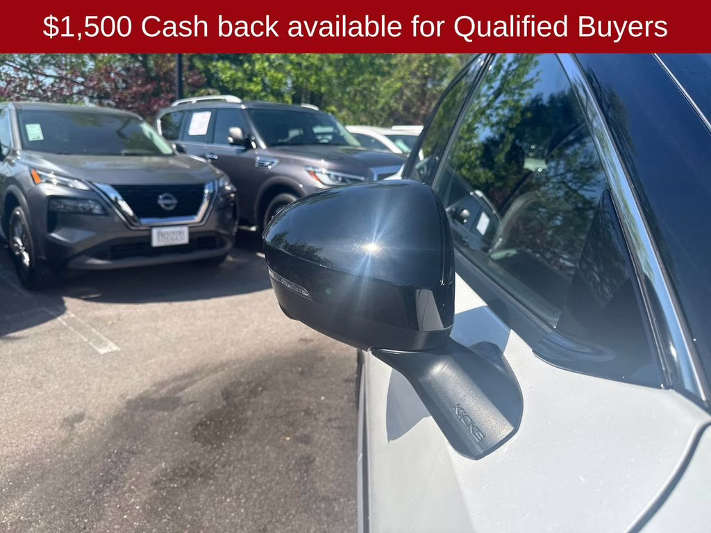 2026 Aspen White/Super Black Nissan Kicks SR FWD SUV