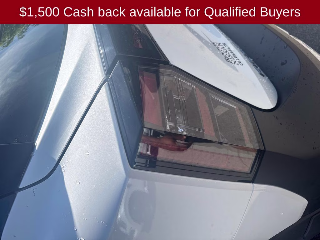 2026 Aspen White/Super Black Nissan Kicks SR FWD SUV