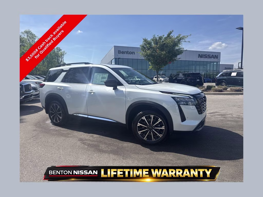 2026 Everest White Pearl Tricoat Nissan Pathfinder Platinum 4X4 SUV