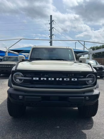 2026 Desert Sand Ford Bronco Outer Banks 4X4 SUV