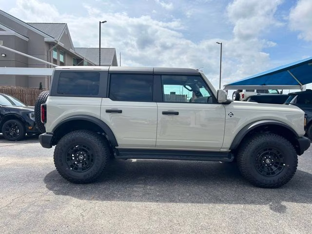 2026 Desert Sand Ford Bronco Outer Banks 4X4 SUV