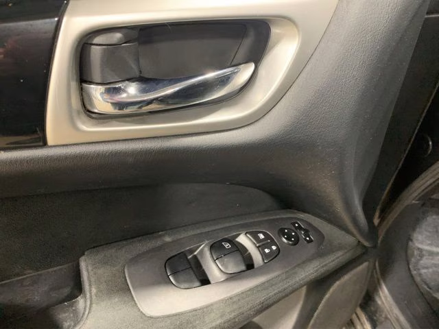 2014 Super Black Metallic Nissan Pathfinder S FWD SUV