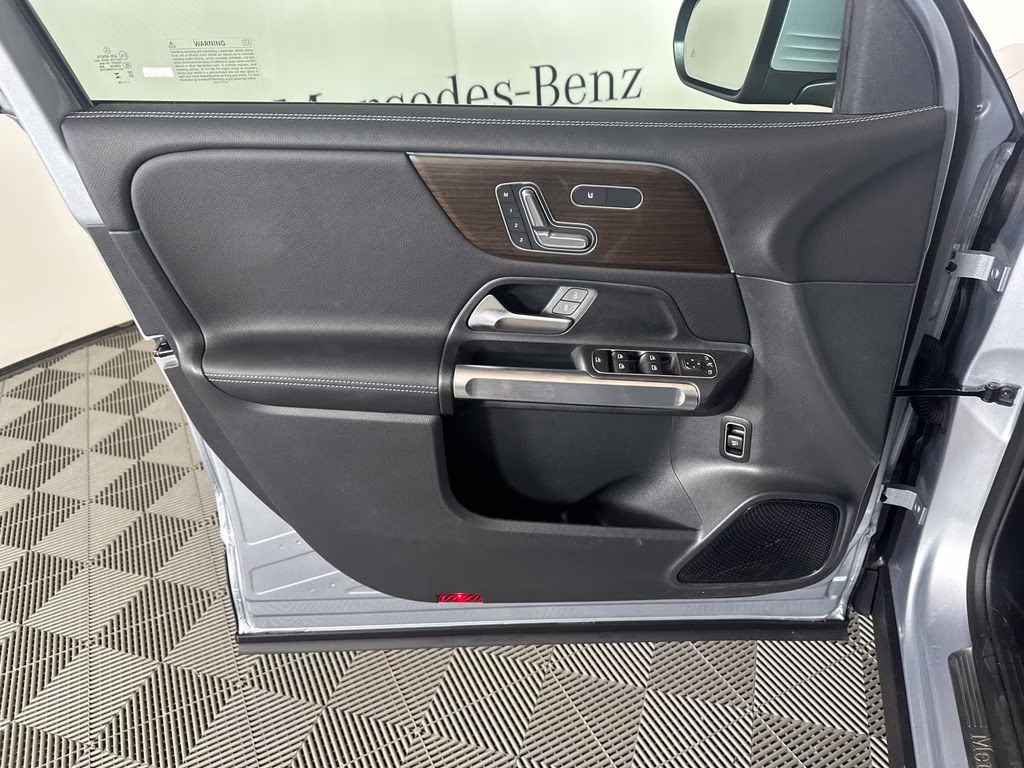 2025 Cirrus Silver Metallic Mercedes-Benz GLB GLB 250 FWD SUV