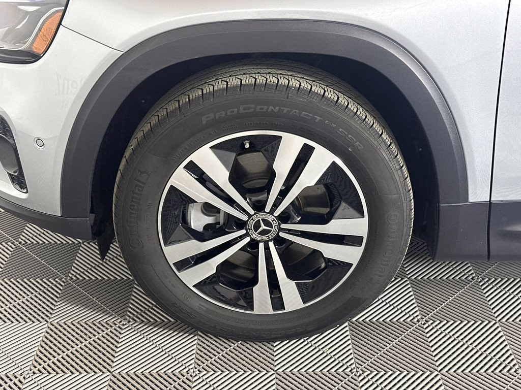 2025 Cirrus Silver Metallic Mercedes-Benz GLB GLB 250 FWD SUV