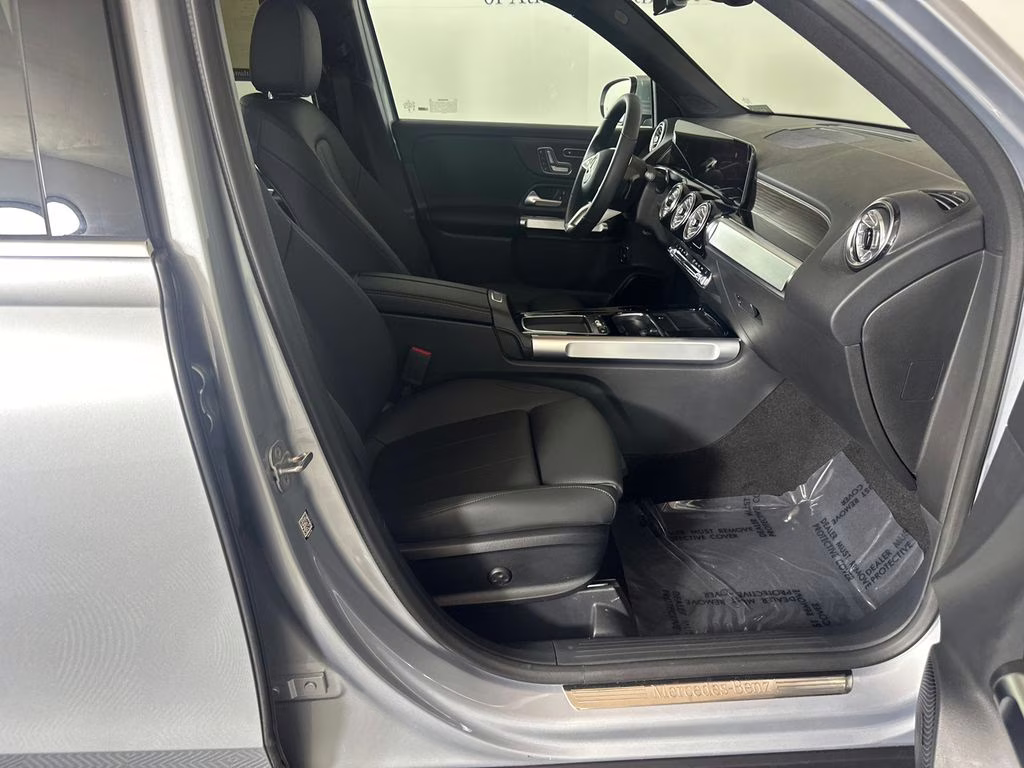 2025 Cirrus Silver Metallic Mercedes-Benz GLB GLB 250 FWD SUV